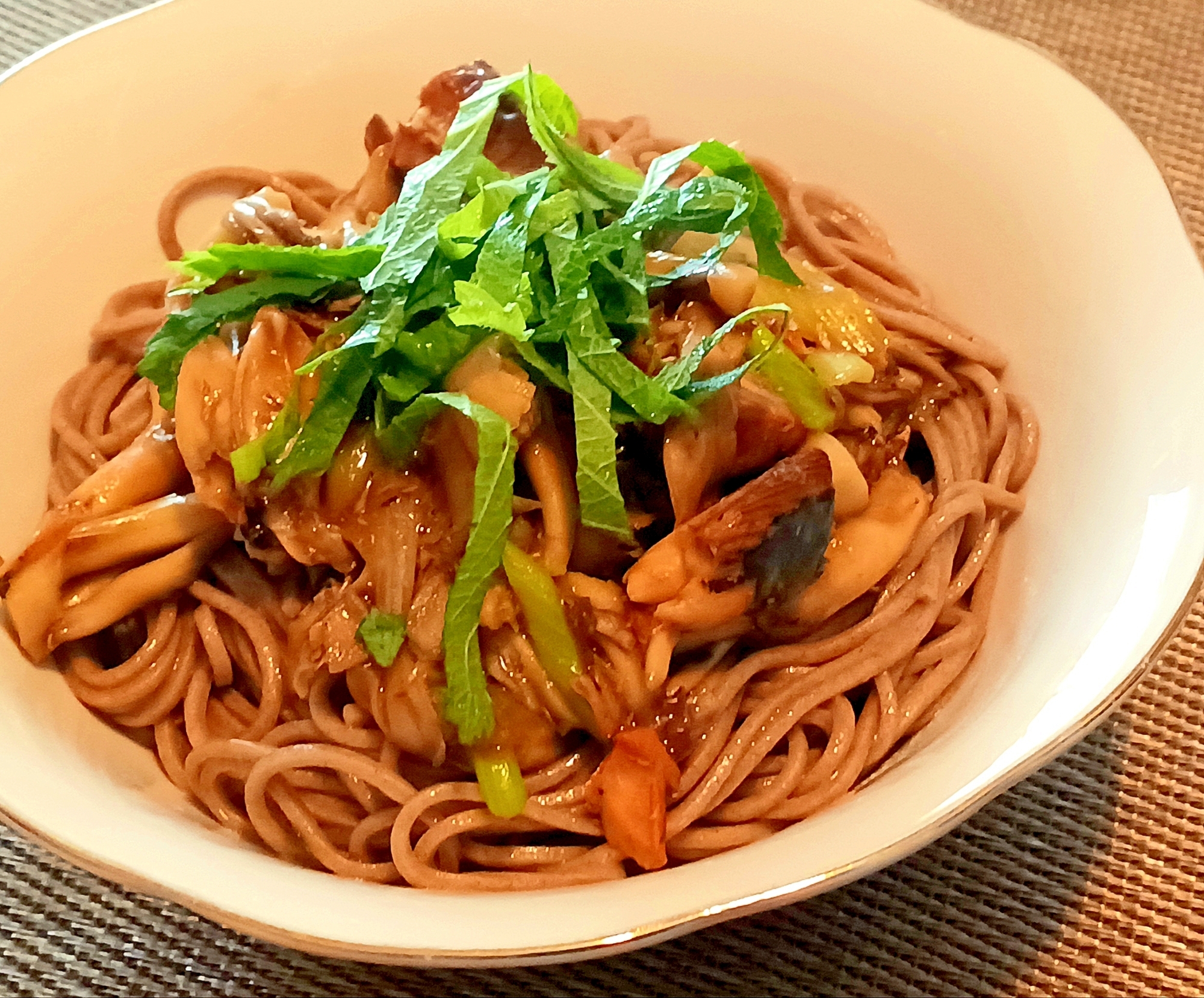 サバ味噌缶de☆汁なしまぜ蕎麦